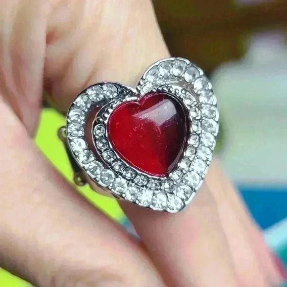 Silver tone red heart clear rhinestones fashion ring size 9 to 10 - Picture 8 of 17